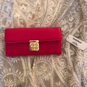 Red clutch